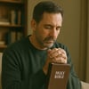 Como o homem pode exercer o papel de sacerdote no lar?